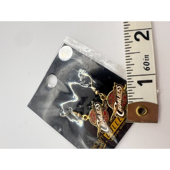 Cleveland Cavaliers Earrings WinCraft NBA Logo Gold Tone Hook New In Package - Picture 6 of 6